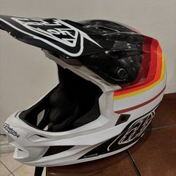Troy Lee Designs D4 Carbon Mips Helmet 