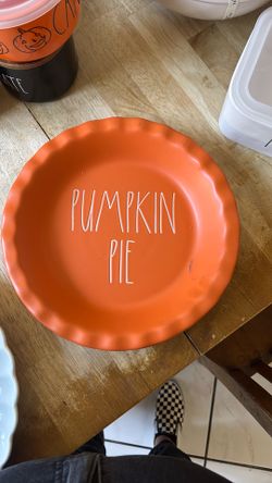 Rae Dunn pumpkin pie dish