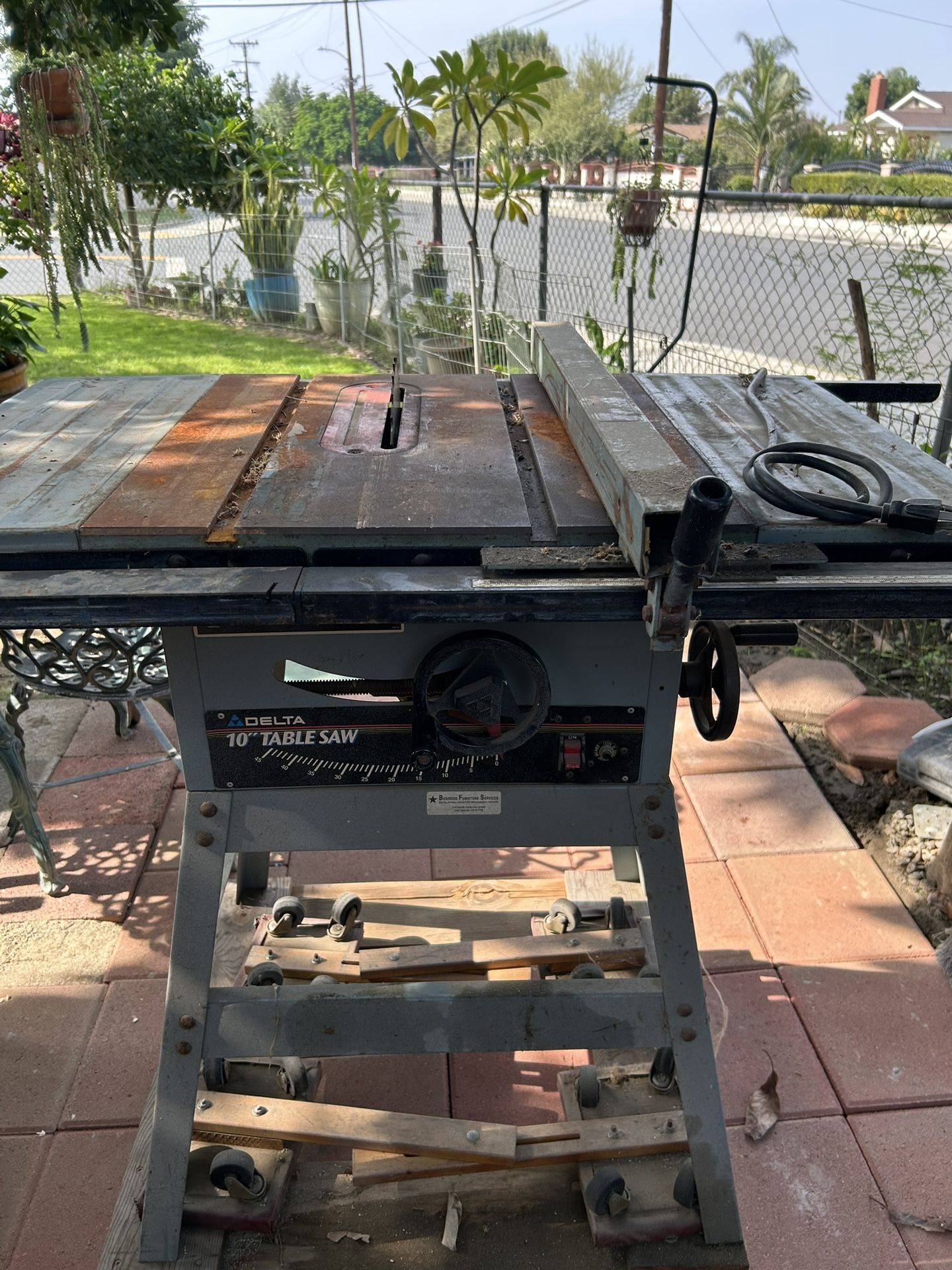 DELTA 10” Table Saw