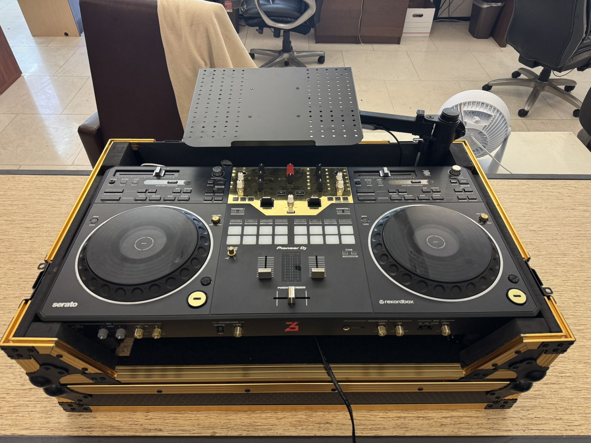 DJ CONTROLLER DDJ-REV5 with CASE