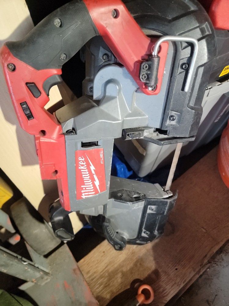 Band saw  Milwaukee 