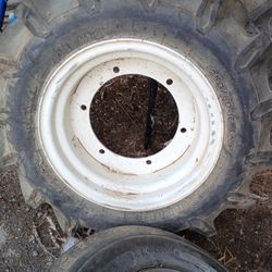 250/80-16 PIRELLI TIRES WITH RIMS