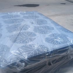 New Sealy Queen Pillowtop Mattress And Box Spring 