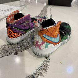 Kyrie Nike Pinnaple Size 2Y Great Condition 💥
