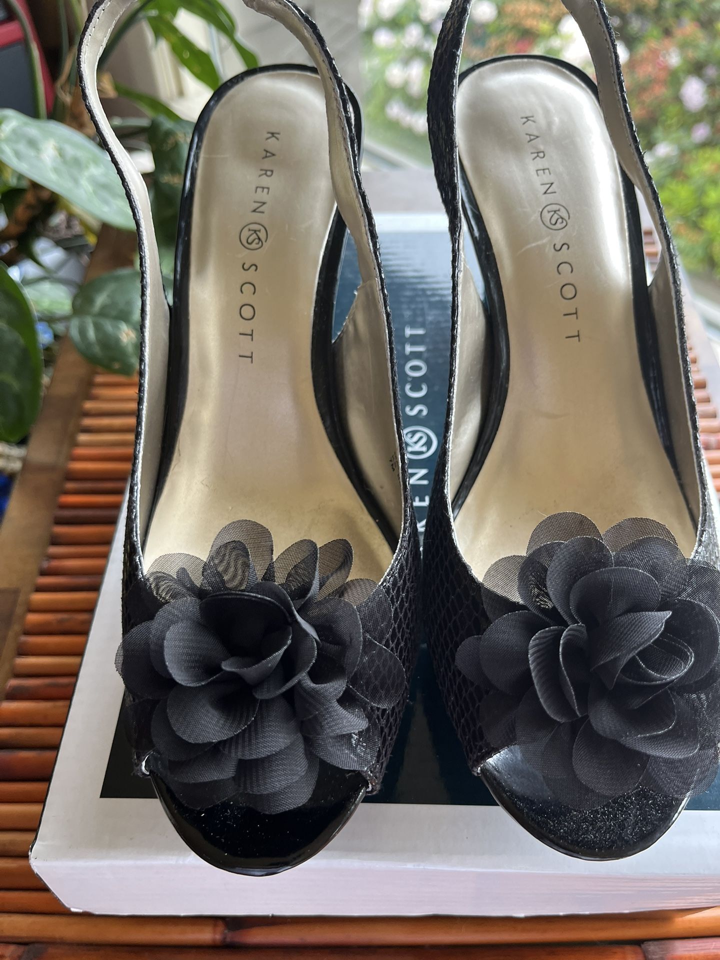 LIKE NEW Karen Scott Black Sling Back Platform Heeled Shoes