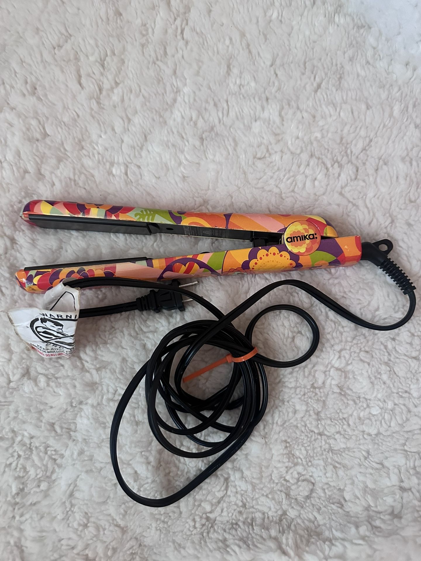 Amika Straightener