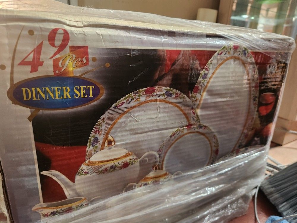 Brand New Casati 49 Piece Dinnerset 90s New