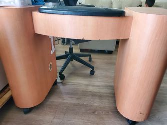 FREE NAIL DESK