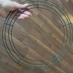 Craft wreath wire form