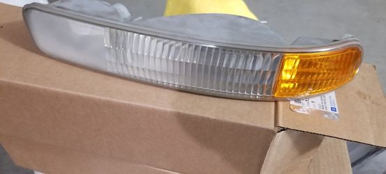 Signal Lights Housing, GMC Yukon 2001-2006