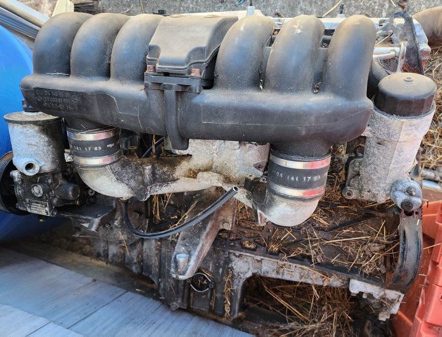 Mercedes engine M104 