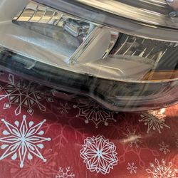 Driver's side headlight for 2016-2019 for a Ford explorer ((no balance))