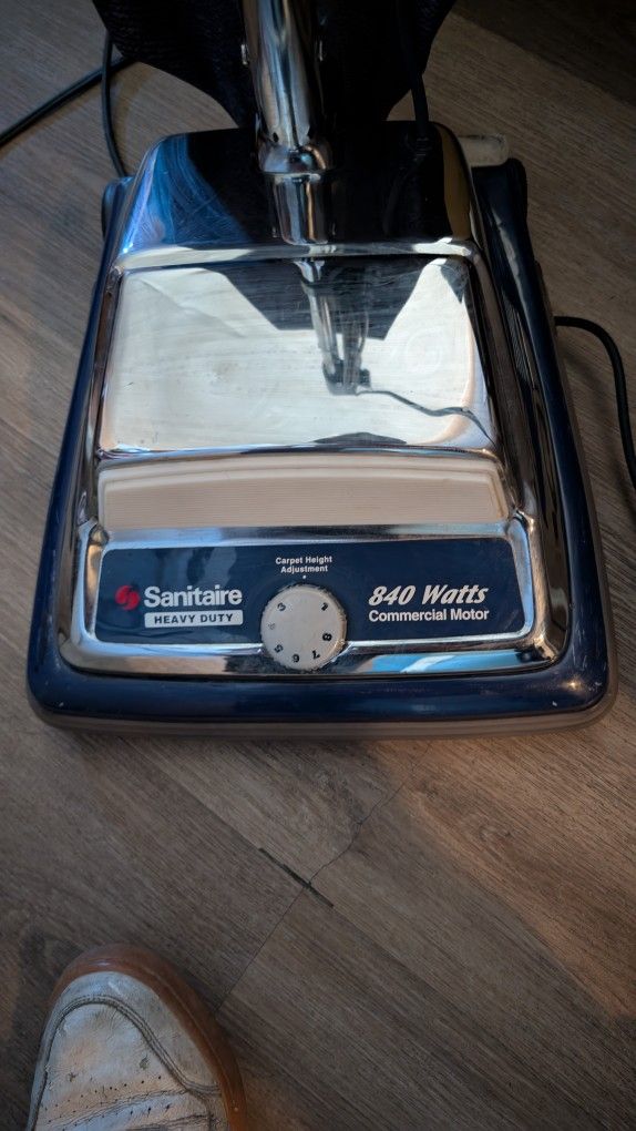 Sanitaire S670 Professional Vacuum 840 Watt Motor.