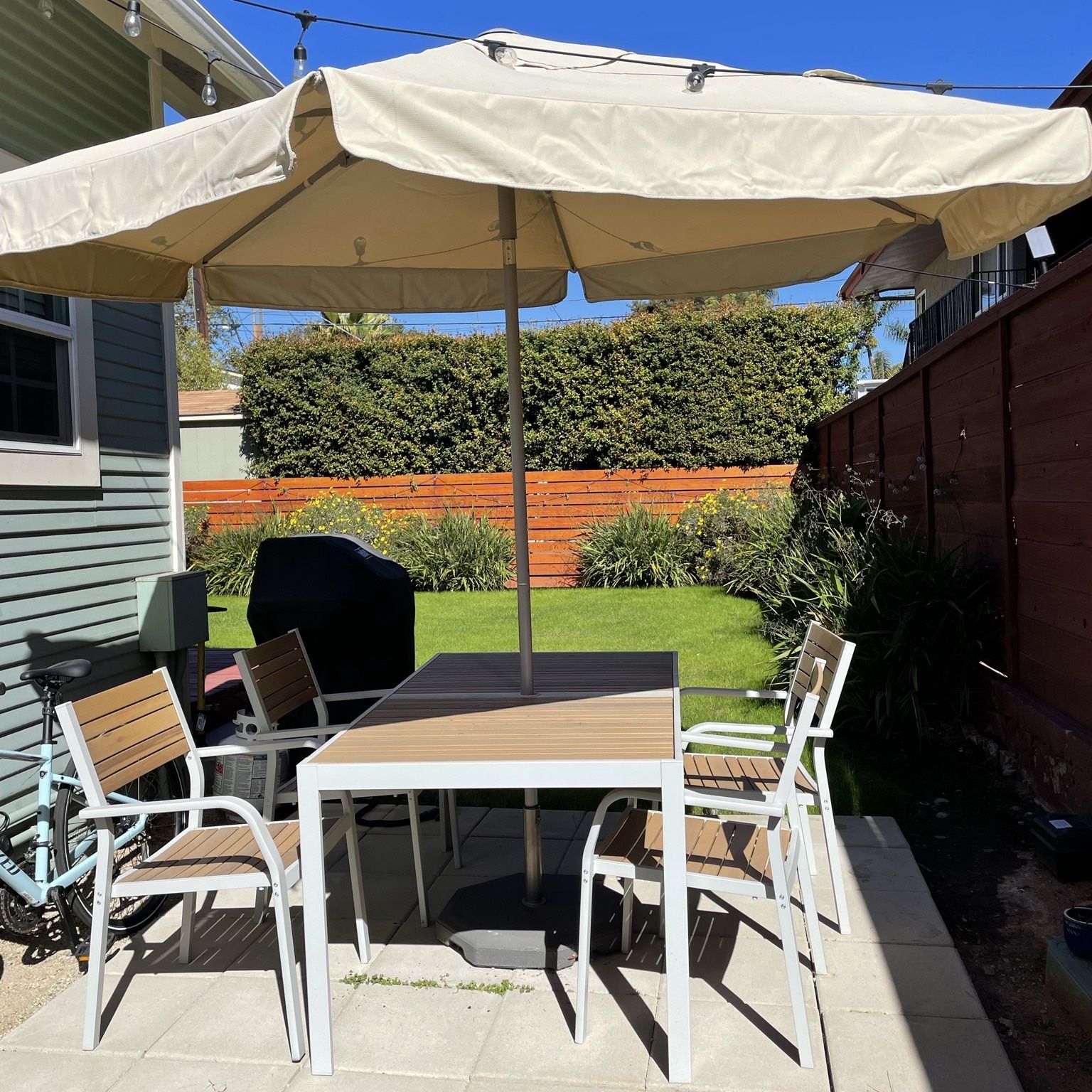 coral coast 10 ft steel offset patio umbrella Tangkula Solar with Base Included, Cantilever Hanging Outdoor Umbrella with 96 Multi-Colored Flowing LED Lights, 9 Modes, Tilt Adjustment, 360° Rotation, Crank for Pool Yard XHA95715 8 iron ribs ensures Colour:TNF Navy Tabla de Snow Burton