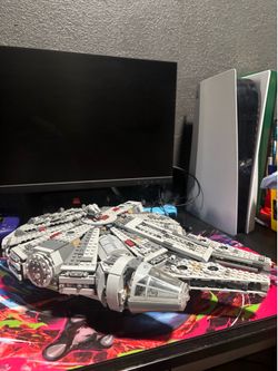 Lego Star Wars Millennium Falcon (Not complete)