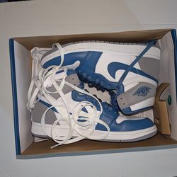 Mens the Air Jordan 1 Retro High OG 'True Blue'.