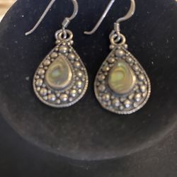 Vintage Beautiful Silver Tone Abalone Look Earrings