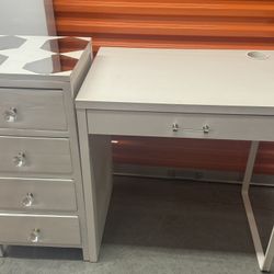 Vanity Desk And Drawers 