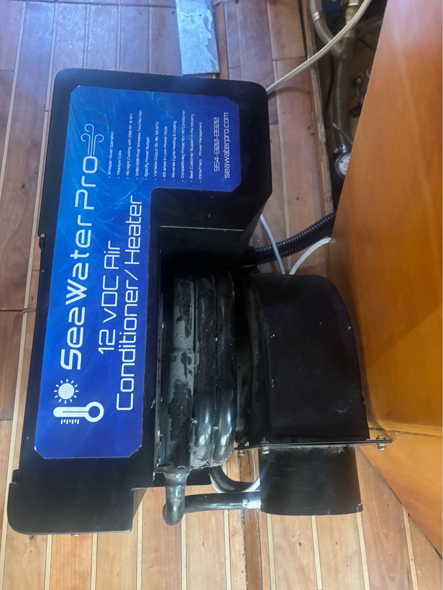 Seawater Pro 12 V water cooled AC