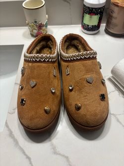 8.5 Tan Slip-On with Charms