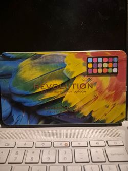 Makeup Revolution London 18-Pan Shadow Palette