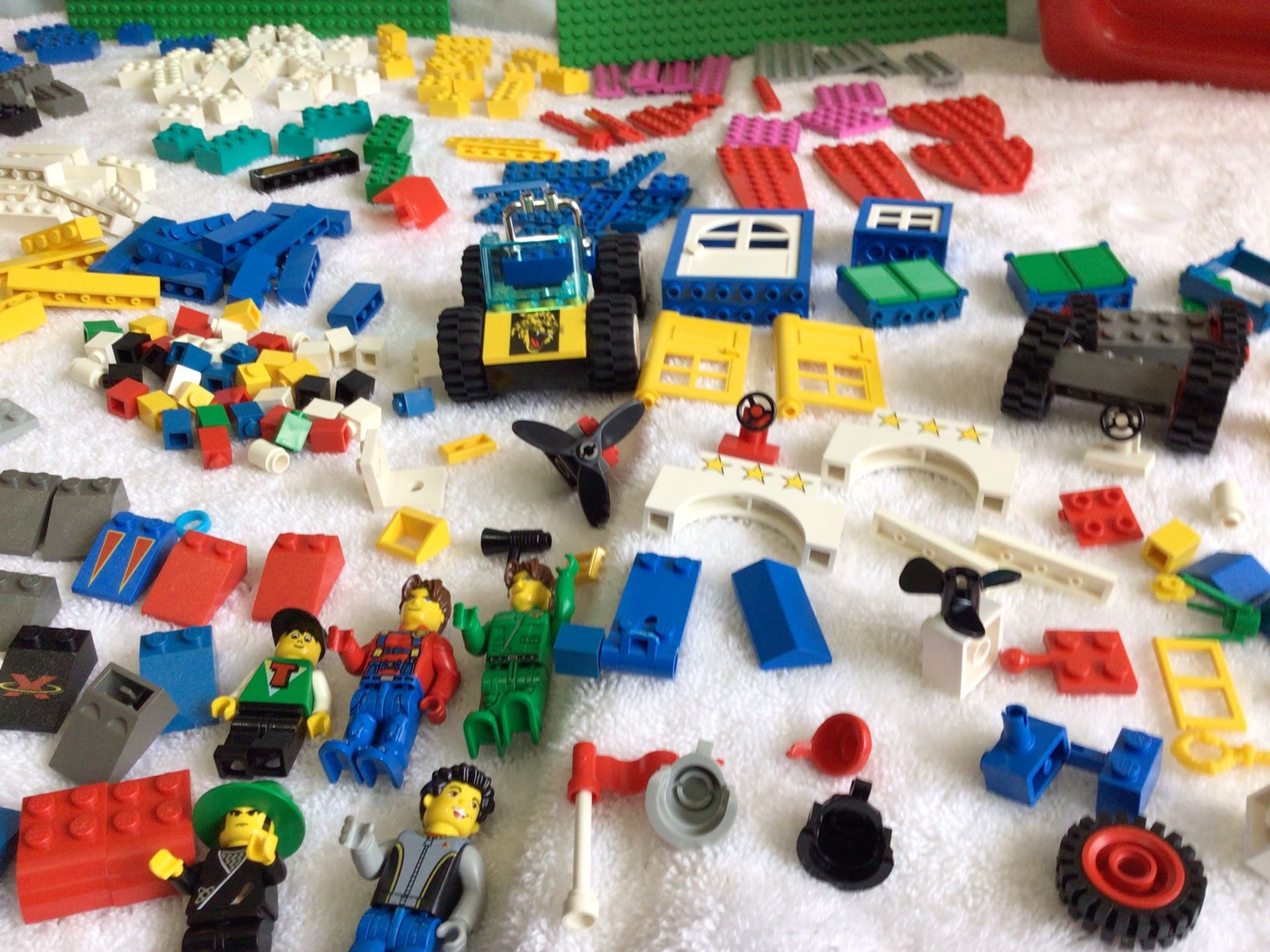 Lego Set Over 500 Pieces Wheels, Windows Plenty Of Parts To Build