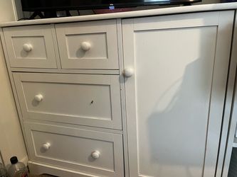 white dresser $25 need picked up asap