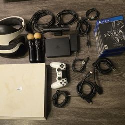 PS4 Pro, PSVR, and 32 In Samsung TV / Full Gamer Plug & Play