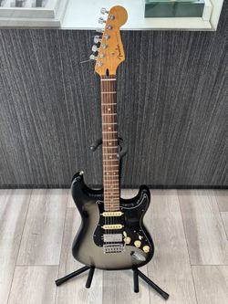 Fender Player Plus Stratocaster HSS Plus Top Silverburst Electric Guitar 