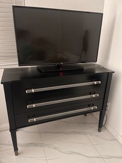 Black 3-Drawer Dresser with Acrylic Handles