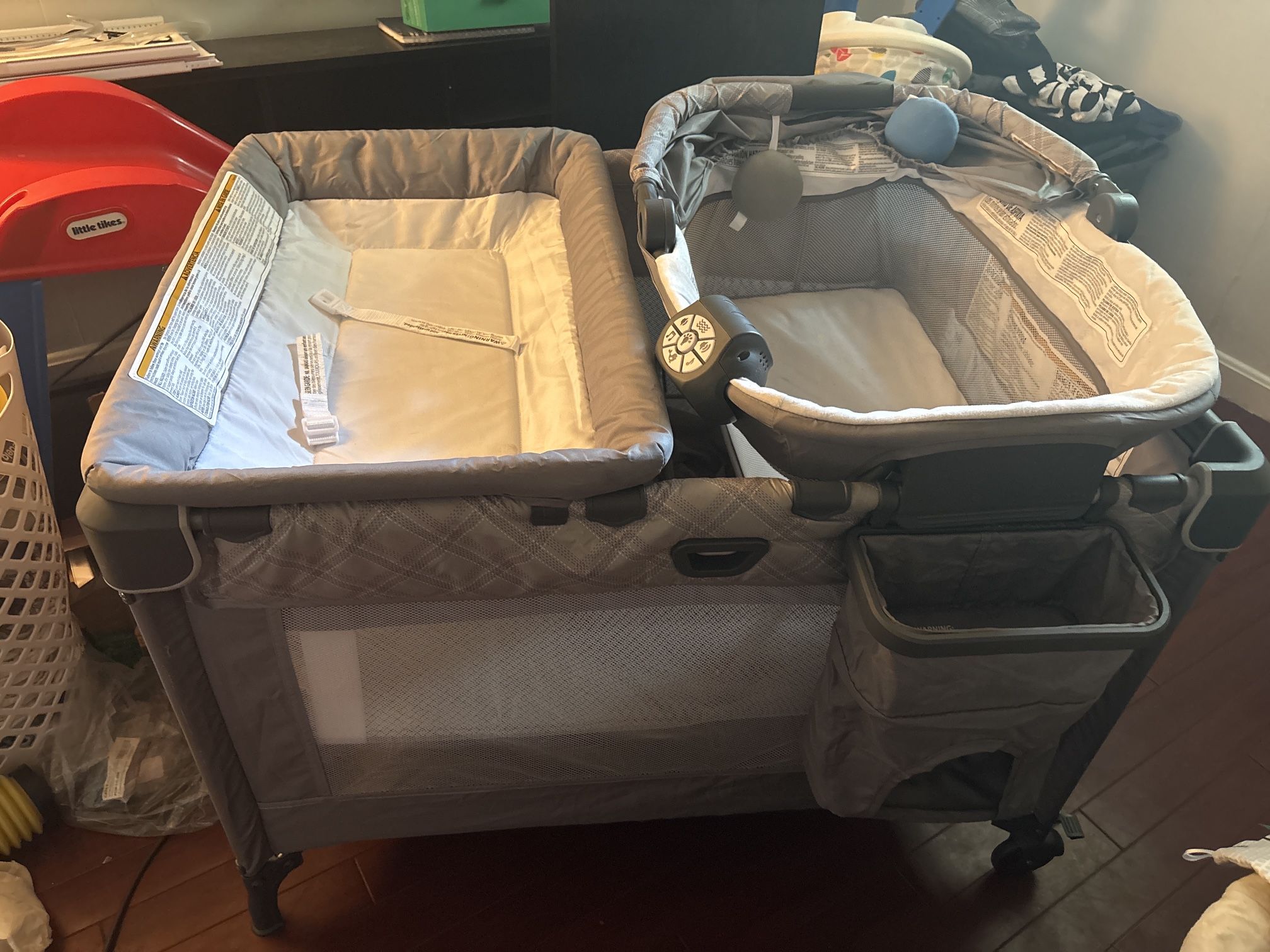 Graco Pack ’n Play Playard with Newborn Seat & Bassinet – Gray