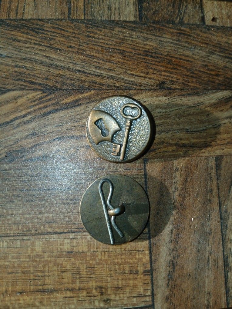 brass buttons or cufflinks