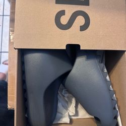Yeezy Slides 