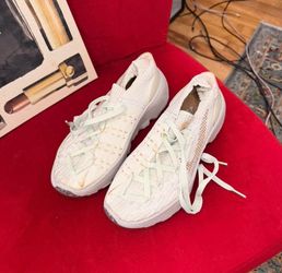 Women’s Nike shoes
