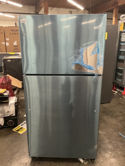 GE GIE22JSNRSS Top Freezer Refrigerator (Open Box / Scratch & Dent)