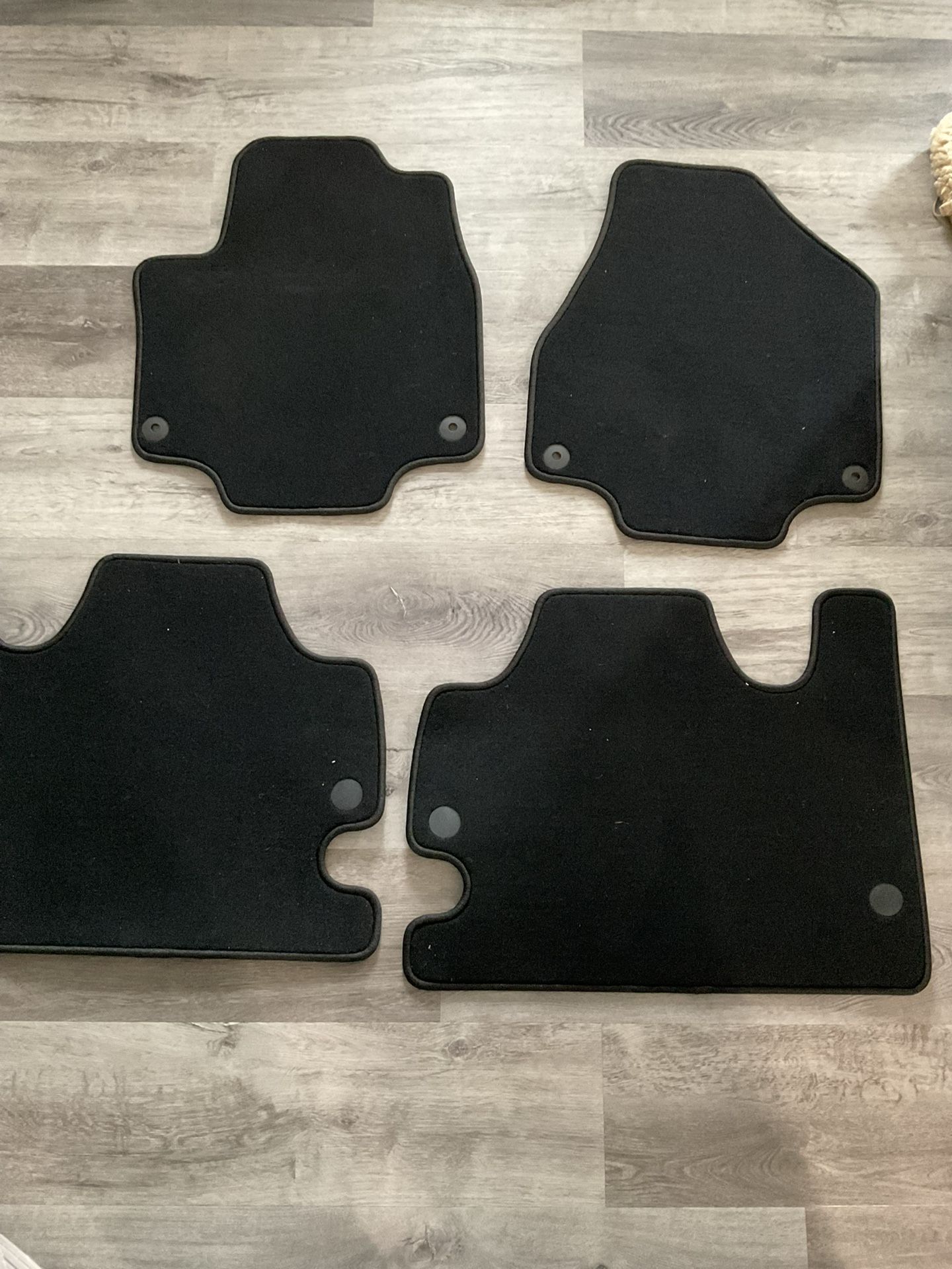 2020 Chrysler Pacifica Mats