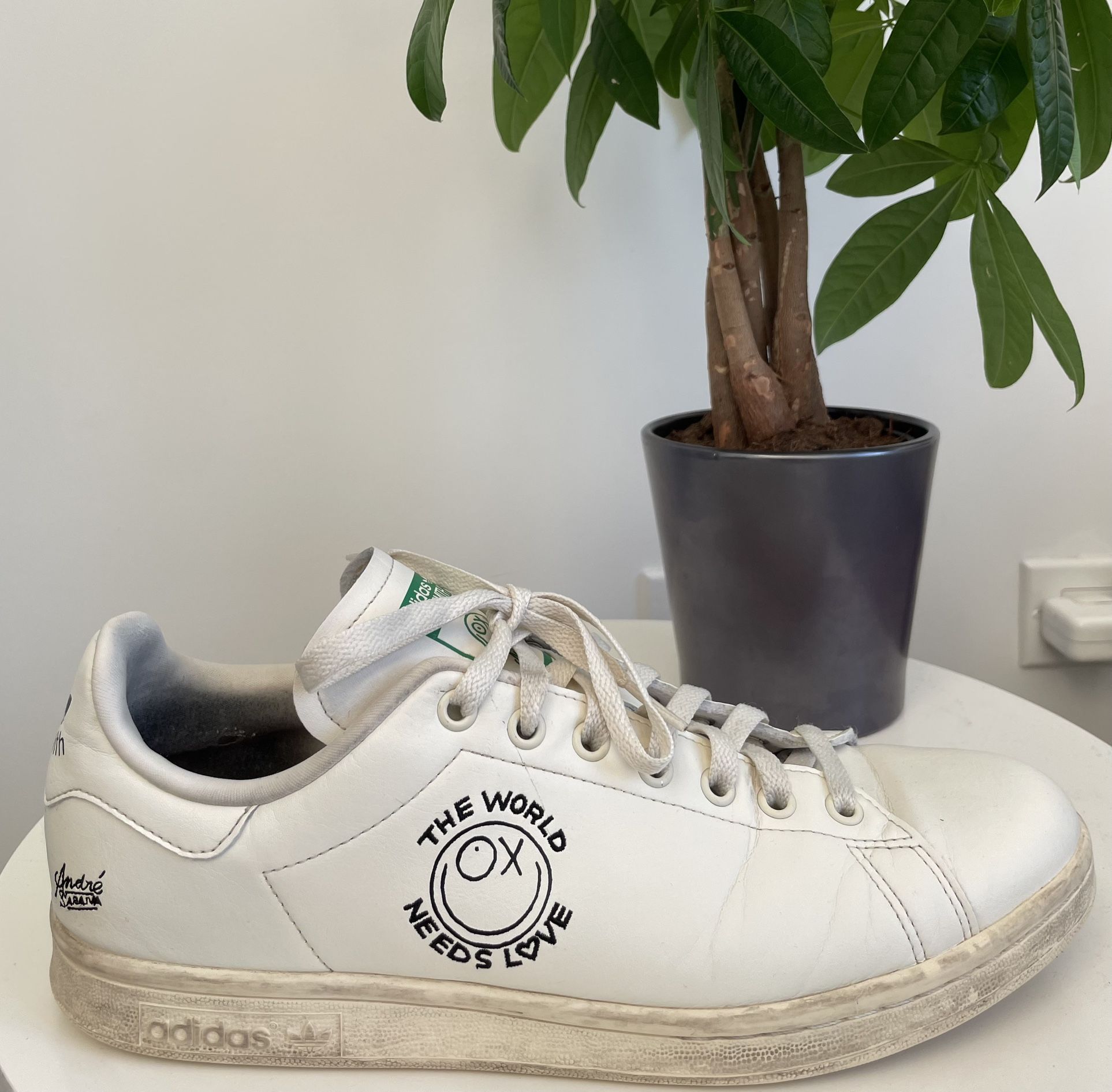 Adidas André Saraiva x Stan Smith 'The World Needs Love' | Men 10