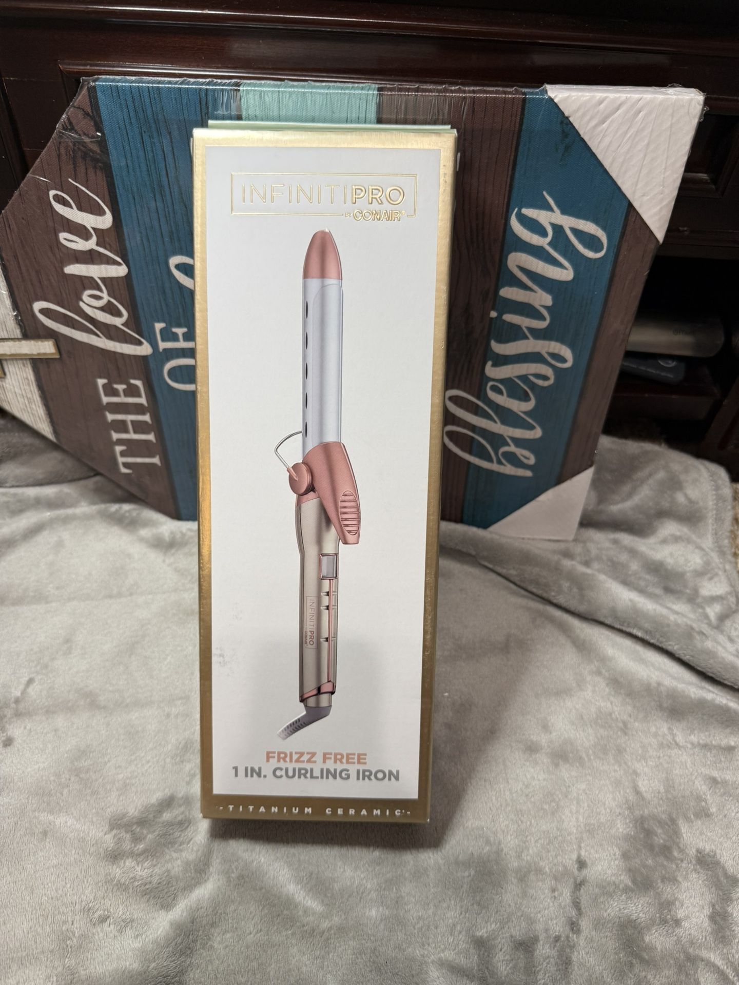 Brand new never used Infinitipro by Conair  Frizz free  1in. Curling iron