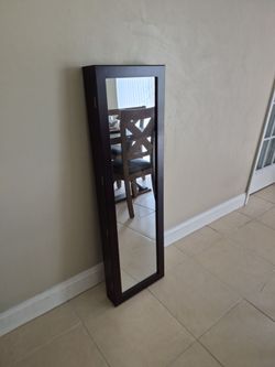 Jewelry box