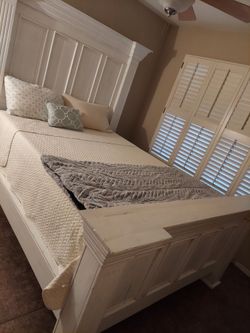 Queen  Four Poster Bed