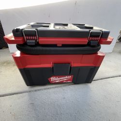 Milwaukee M18 FUEL PACKOUT 18-Volt Lithium-Ion Cordless 2.5 Gal. Wet/Dry Vacuum (Vacuum-Only)