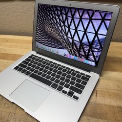 2015 13” MacBook Air - 1.6 GHz i5 - 8GB - 256GB SSD - Low Cycles