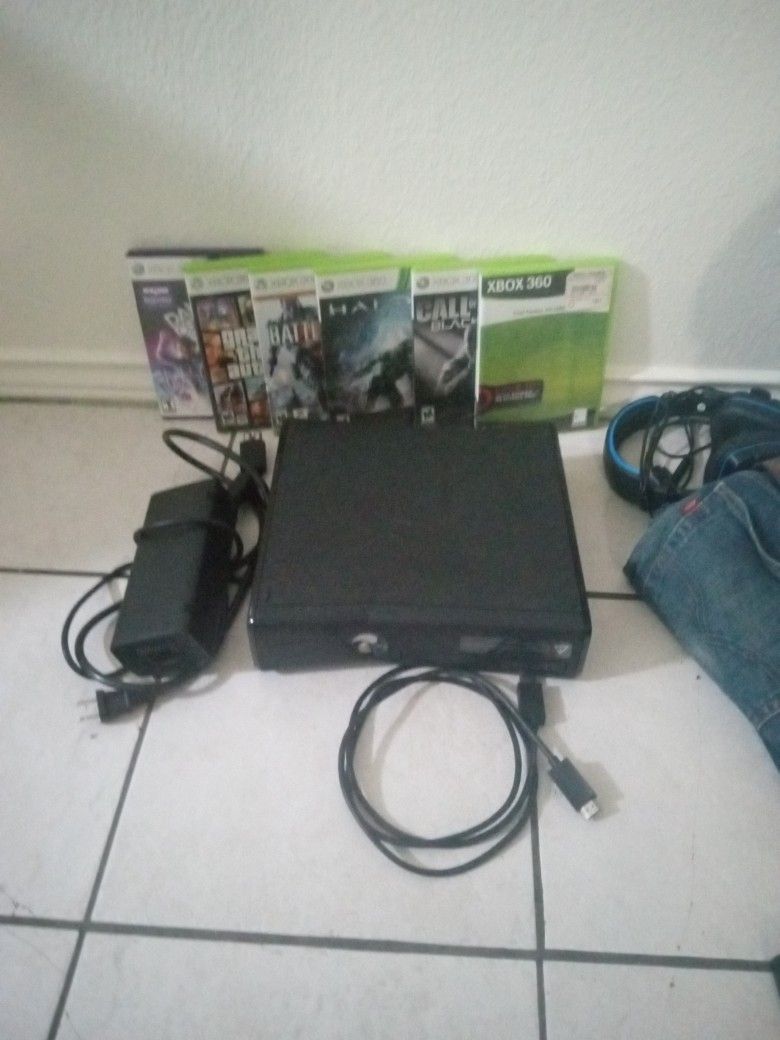 Xbox 360 With Games And 1 Controller 