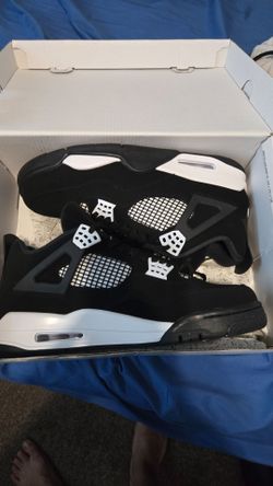 Jordan 4 white thunder