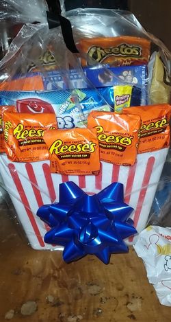 Gift baskets, gift boxes.