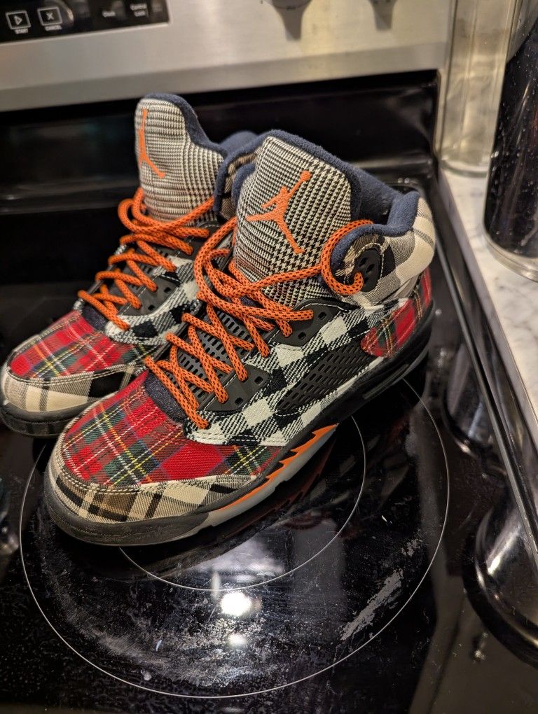 Jordans 5's Size 7y. Like New