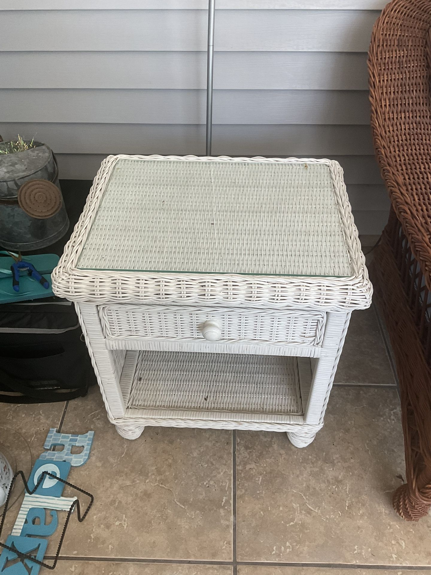 White Wicker End Table Nightstand W/Drawer