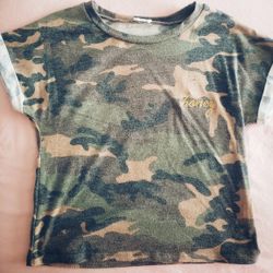 Girls Camouflage T-Shirt (Size Small) 