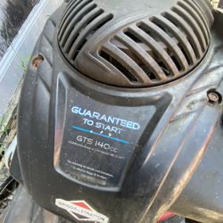 Toro Recycler 21-in Gas Self-propelled lawn mower with 140-cc Briggs and Stratton Engine