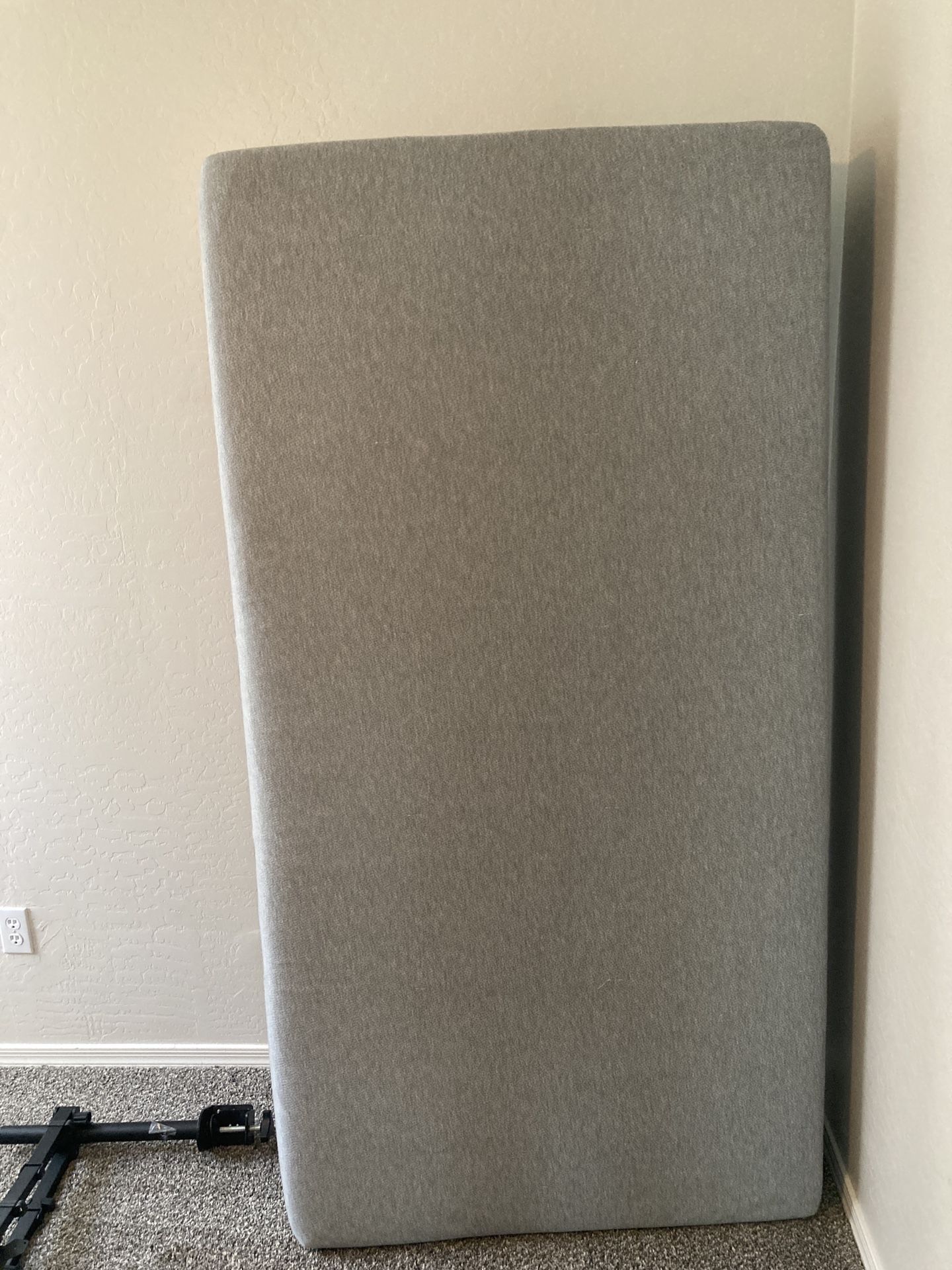 Twin mattress - Brentwood Home